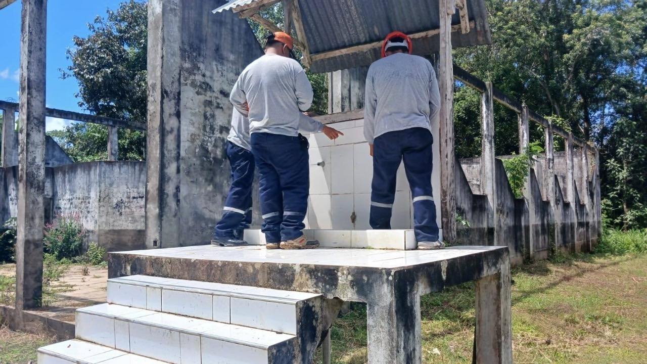 Empresa brasileña inicia asistencia en C.N. Yanashi tras denuncias por contaminación petrolera.