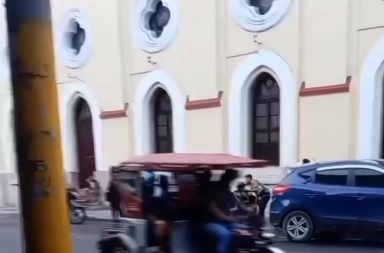 Serenazgo auxilia a motociclista tras caída en la calle Arica.