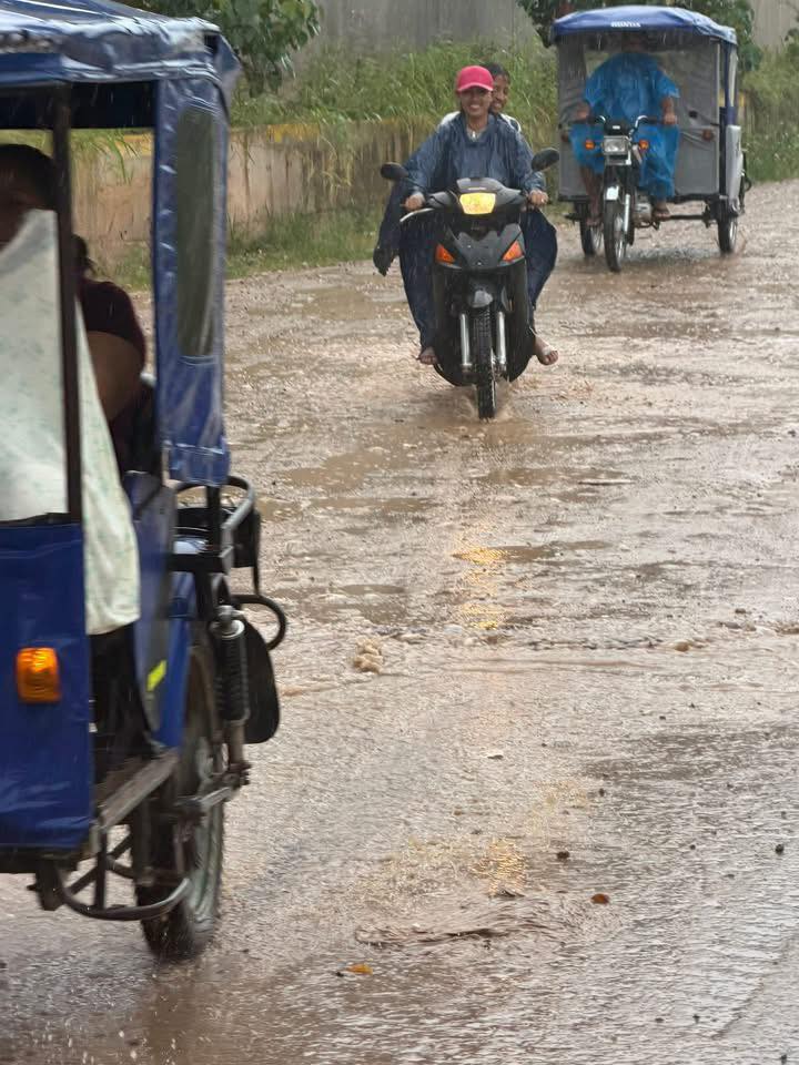 #Pucallpa | Intensa lluvia y fuertes vientos marcan el inicio del primer friaje del año