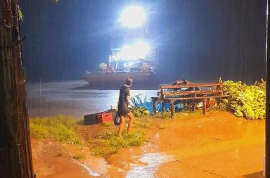 #friaje | Tremenda lluvia en el Puerto fluvial Chimbote de Bajo Amazonas....