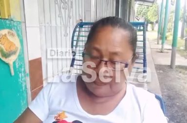 Artesanos continúan trabajando pese a falta de apoyo para mejorar su local.