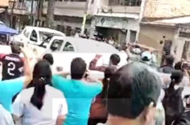 Protesta en exteriores del Hospital Apoyo Iquitos
