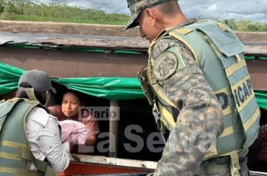 Unidad fluvial auxilia a mujer que dio a luz durante viaje por el río Ucayali.
