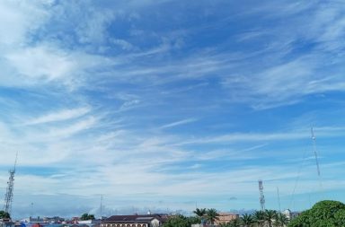 #clima | ‼BAJA UN GRADITO‼ Sábado con bastante calor en Iquitos. La temperatura se moverá entre los 23 °C y 30 °C, con sensación térmica más alta por la humedad. Se espera cielo nublado durante gran parte del día y lluvias aisladas en horas de la tarde y noche.