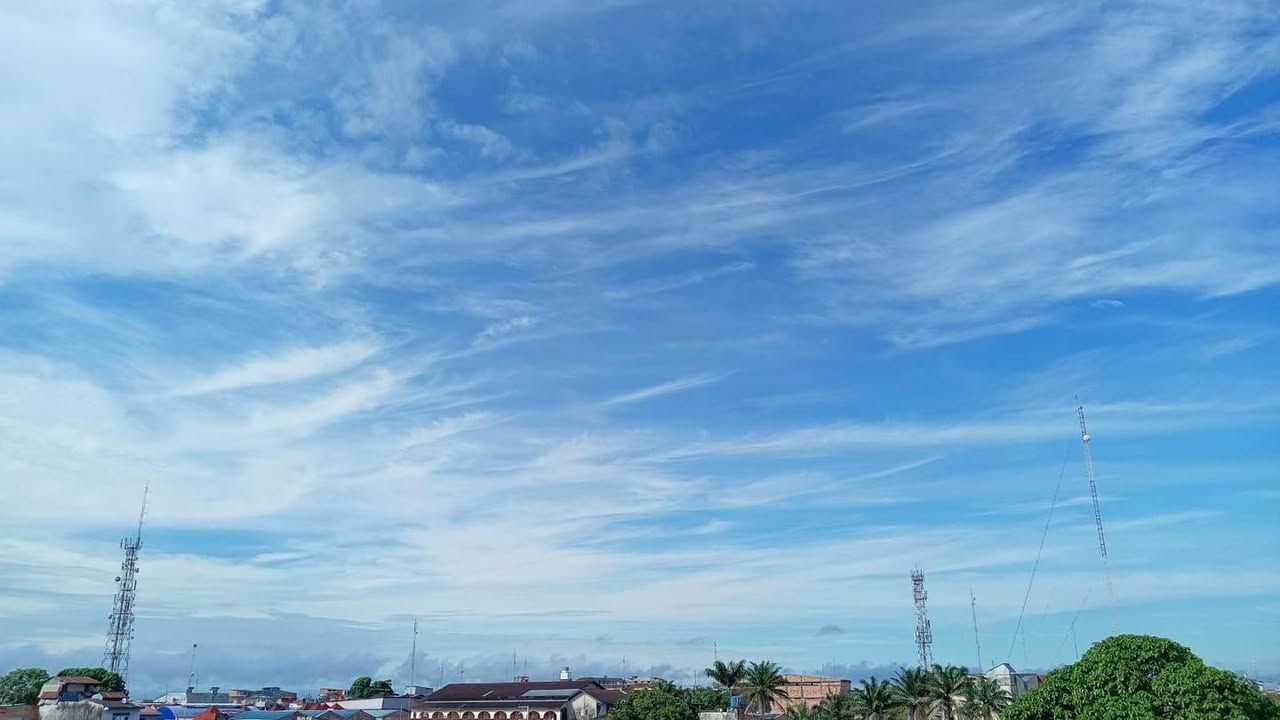 #clima | ‼BAJA UN GRADITO‼ Sábado con bastante calor en Iquitos. La temperatura se moverá entre los 23 °C y 30 °C, con sensación térmica más alta por la humedad. Se espera cielo nublado durante gran parte del día y lluvias aisladas en horas de la tarde y noche.