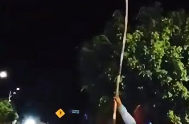 Agente fue grabado mientras intentaba controlar una emergencia eléctrica