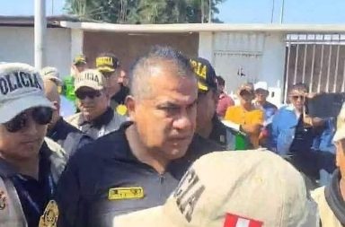 FAMILIARES IMPIDEN EL INGRESO DEL GENERAL ÓSCAR ARRIOLA AL VELORIO DEL ALCALDE VÍCTOR HUGO FEBRE