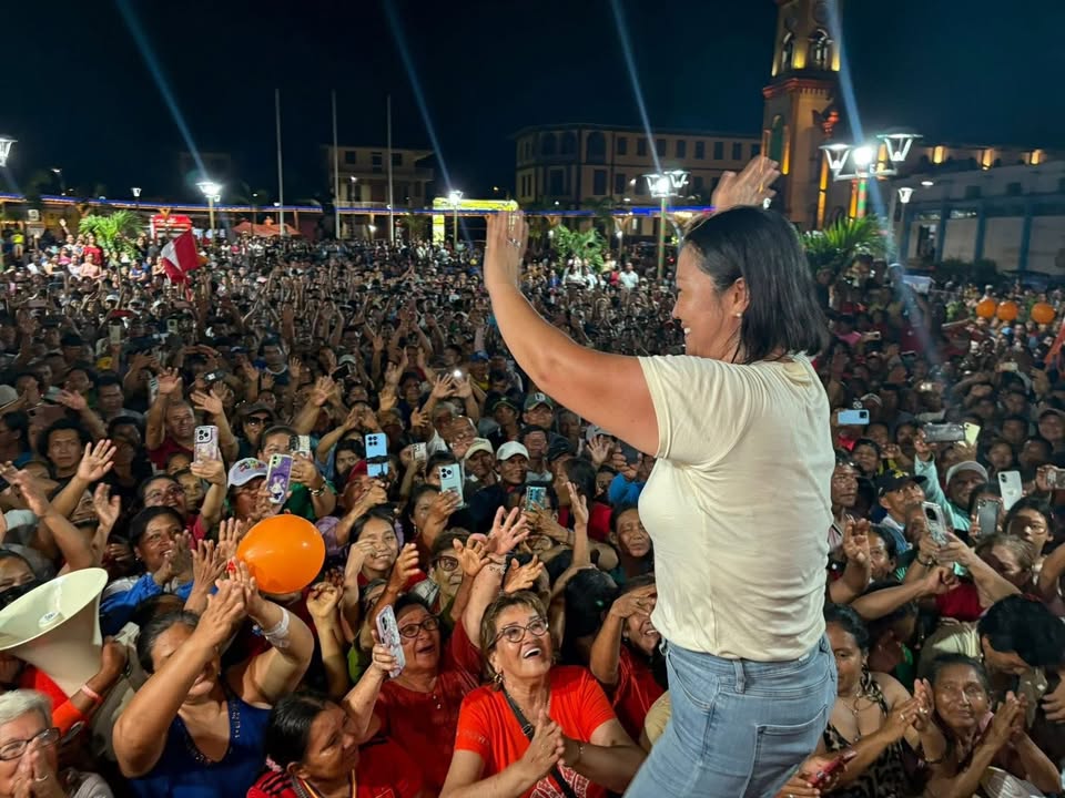 ASÍ FUE EL MITIN DE KEIKO FUJIMORI EN SU ARRIBO A REQUENA...