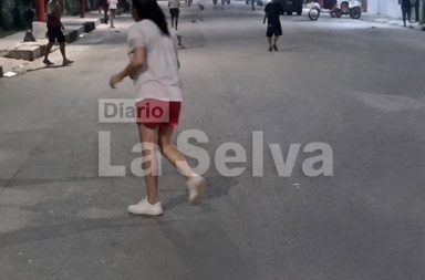 Pandilleros armados con machetes generan caos en la avenida La Marina, en Punchana.
