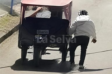 Motocarrista huye con equipos musicales de joven DJ en la carretera a Santa Clara.