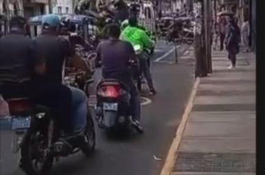 Operativo deja limpia calles invadidas por motos mal estacionadas en la UNAP sede central