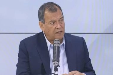 CARLOS ESPÁ CUESTIONA A JORGE NIETO Y LO ACUSA DE ACTUAR POR “CÁLCULO POLÍTICO”