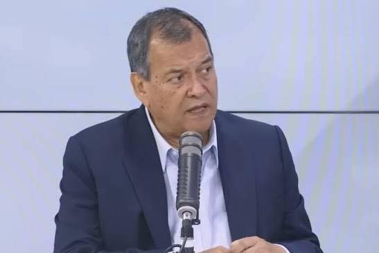CARLOS ESPÁ CUESTIONA A JORGE NIETO Y LO ACUSA DE ACTUAR POR “CÁLCULO POLÍTICO”