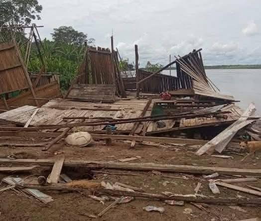 Seis familias damnificadas tras colapso de terrenos ribereños en Contamana.