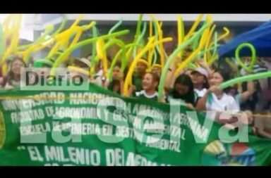 Estudiantes y docentes participaron en gran desfile por aniversario de la UNAP