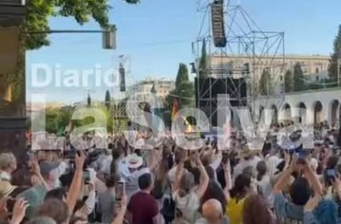 EXCLUSIVO | El Papa Leon XIV en su vista a Madrid, pasa por la zona donde la juventud española y no española, realizó una vigilia para esperar su bendición, coreando “esta es la juventud del Papa”