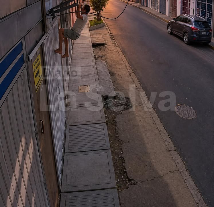 “Hombre Araña” vuelve a actuar y trepa edificio para robar en pleno centro de Iquitos.