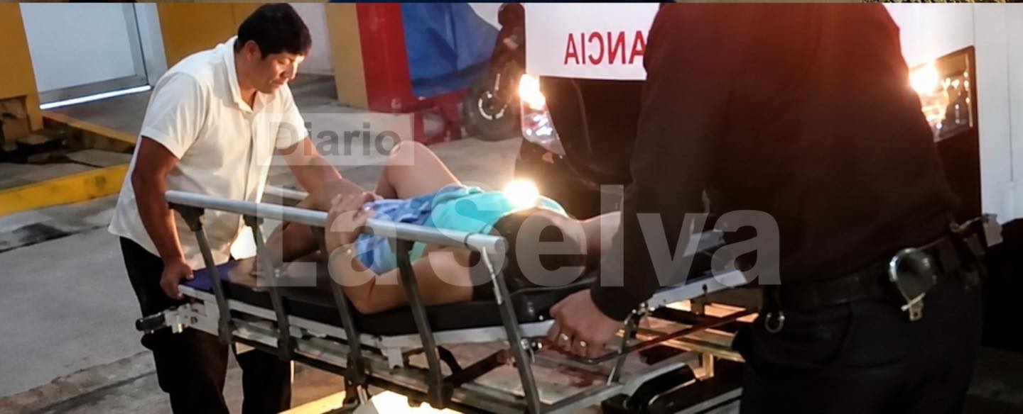 Joven vendedora resulta herida tras accidentarse al esquivar un perro en la carretera Iquitos-Nauta.
