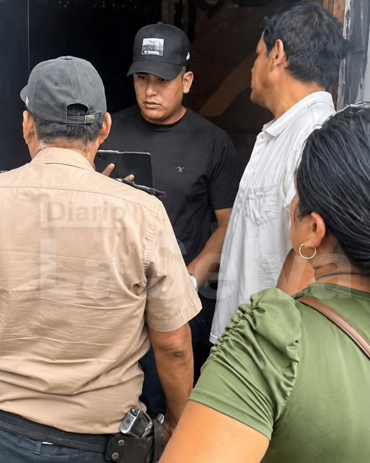 Hombre que decía ser abogado obstaculiza intervención policial durante presunto caso de violencia familiar.