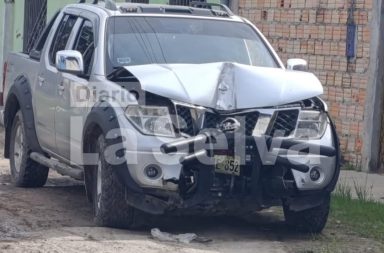 Localizan y retienen camioneta involucrada en accidente y fuga en San Juan Bautista.