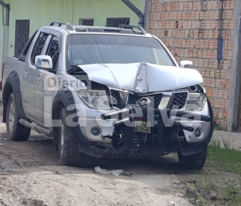 Localizan y retienen camioneta involucrada en accidente y fuga en San Juan Bautista.