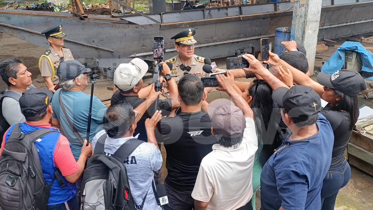 PNP incauta maquinaria, armamento e insumos valorizados en más de S/ 2 millones durante operativo contra la minería ilegal.