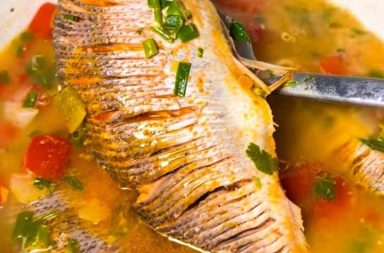 Un sudado criollo de boquichico. La mejor propuesta para el almuerzo de...