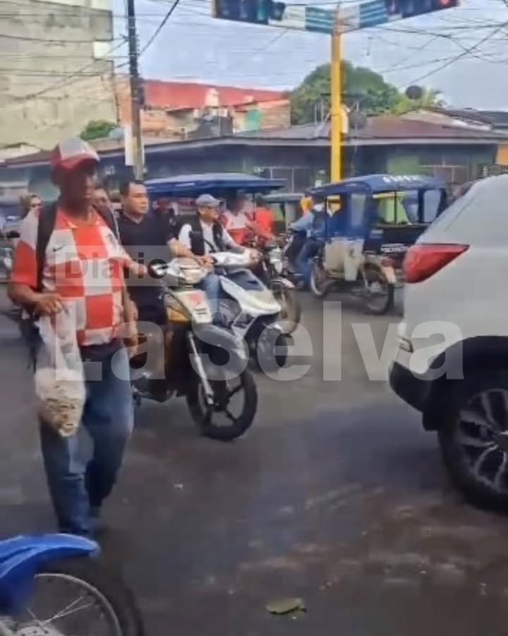 Colapso total: transportistas atrapados en intenso embotellamiento por evento estudiantil