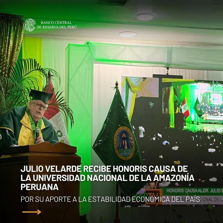 La Universidad Nacional de la Amazonía otorgó el grado de doctor honoris causa a Julio Velarde en reconocimiento a su liderazgo y trayectoria. La institución resaltó su labor fundamental para mantener la estabilidad macroeconómica del país, una gestión que ha logrado mantenerse sólida a pesar del complejo contexto político vivido en los últimos años.