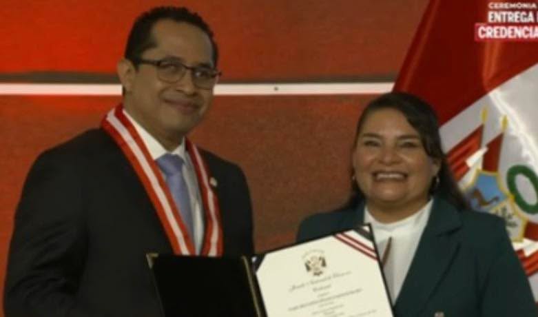 DIPUTADA POR LORETO,YA ESTÁ CON LAS CREDENCIALES PARA EJERCER EL CARGO A PARTIR DEL PRÓXIMO 28DE JULIO