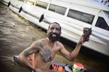 Activista recorre el Amazonas nadando durante 250 días para concientizar