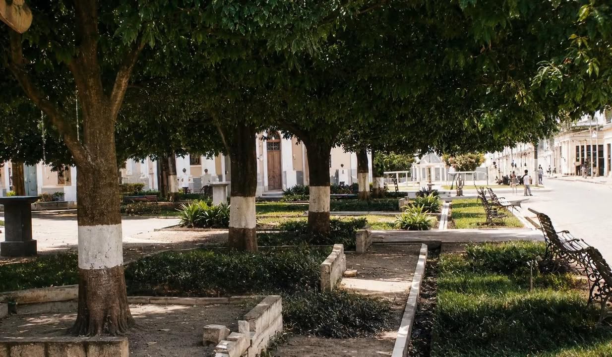 Iquitos: la Plaza de Armas y su pasado verde en 1975