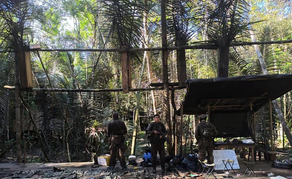 Fuerzas del orden destruyen campamento del narcotráfico e incautan abundante material militar y droga