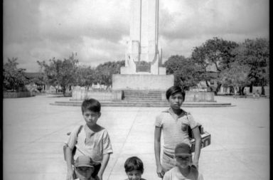 Iquitos en 1965: los lustrines de la plaza 28 de Julio