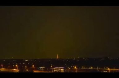 La tarde de este sábado se registró una tormenta eléctrica en París, Francia.