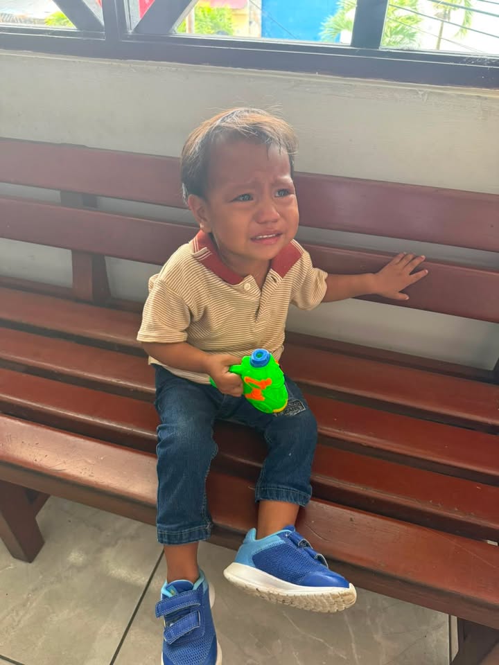 ¡URGENTE! SE BUSCA A LOS PADRES DE ESTE MENOR