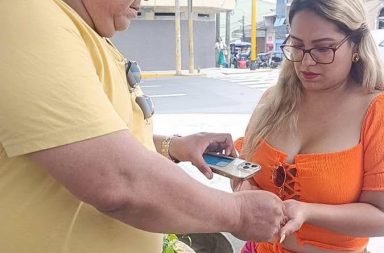 Recuperan en minutos el celular que había sido robado a una turista limeña en el Malecón Tarapacá, en el centro de Iquitos.