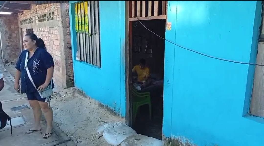 Vecinos piden ayuda urgente para hombre con grave estado de salud que habría sido abandonado por su familia