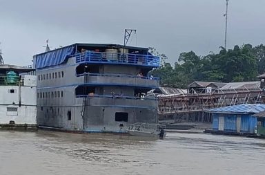 Angustia en Pebas: niño de 2 años desaparece tras caer al río Amazonas durante desembarque